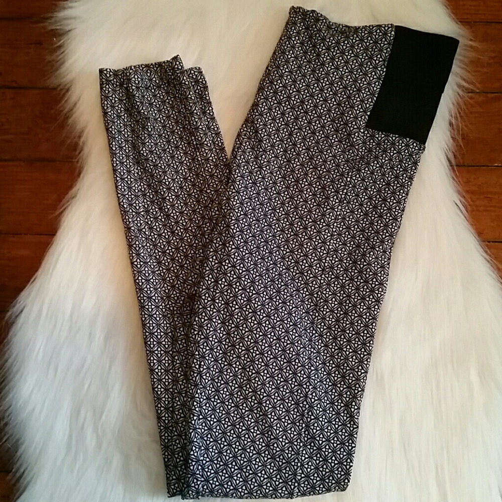 Forever 21 Black and White Printed Leggings